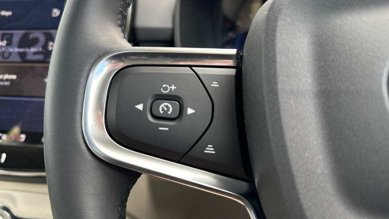 Volvo XC40 2.0 B3P Ultra Dark 5dr Auto Petrol Estate